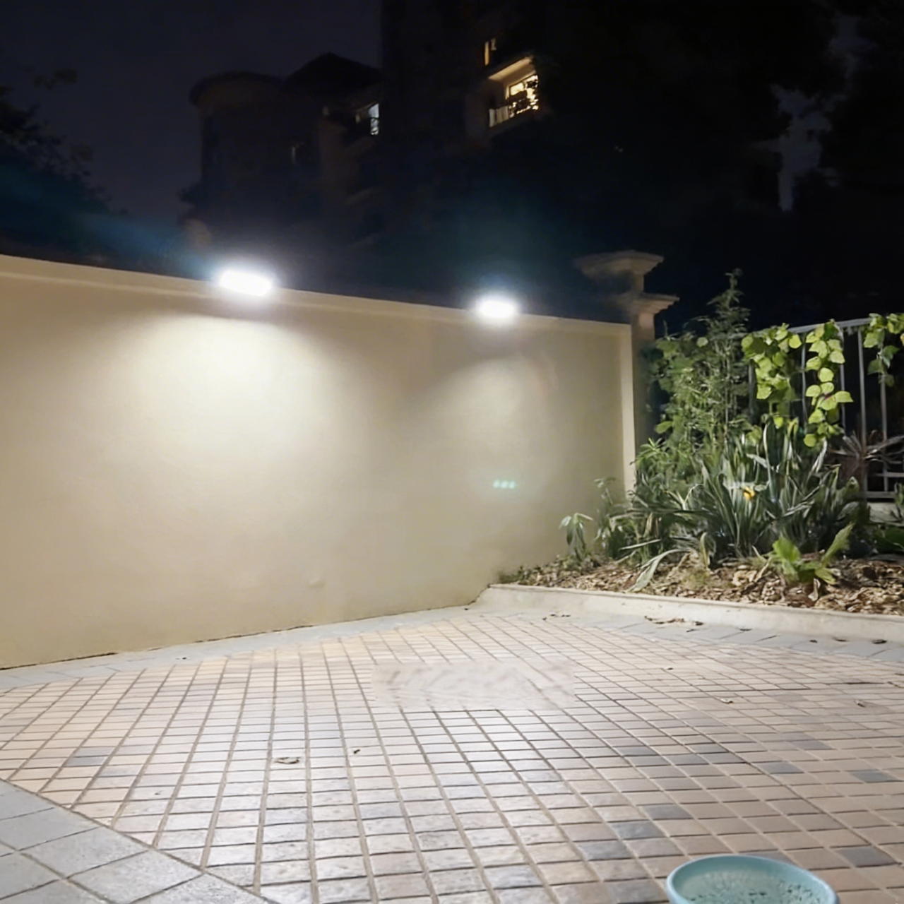 SpotLift™ Wireless Solar Garden Light – Brighten Your Outdoors in Minutes 🌿✨